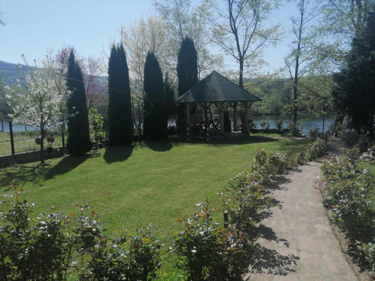 Apartman "Kapetana Luka" Ljubovija Exterior foto